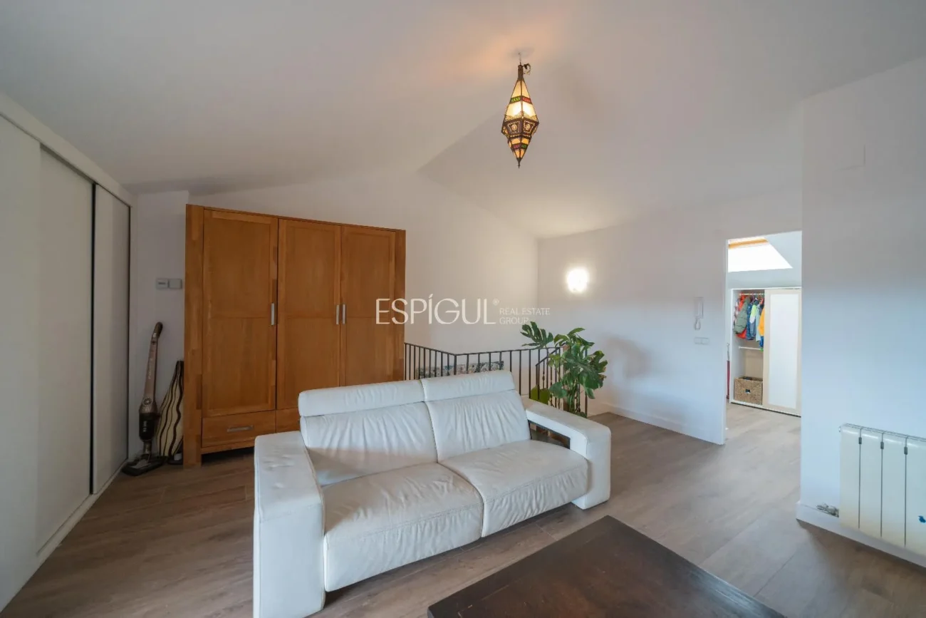 Àtic dúplex exclusiu amb terrassa i encant únic