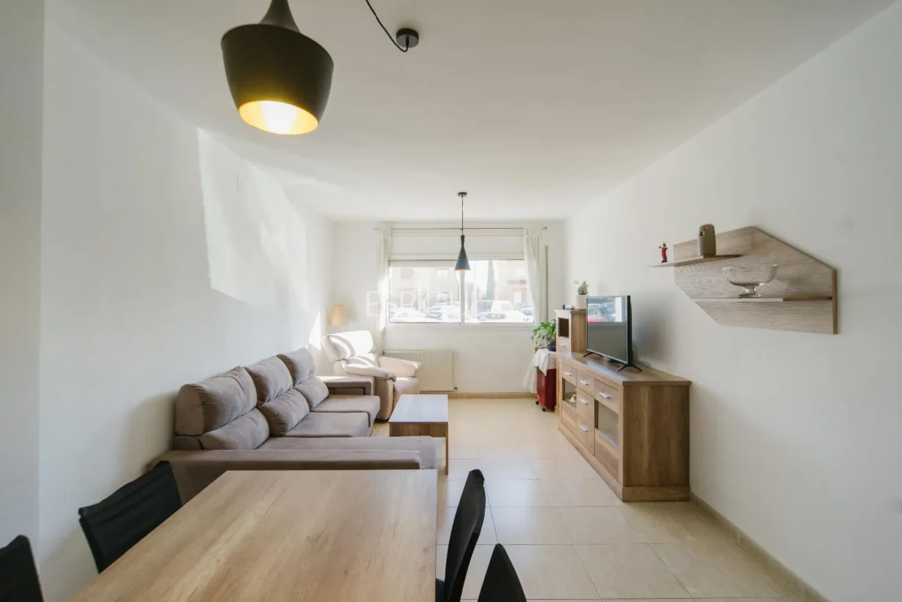 Baix de 3 habitacions amb terrassa i jardí a Peralada