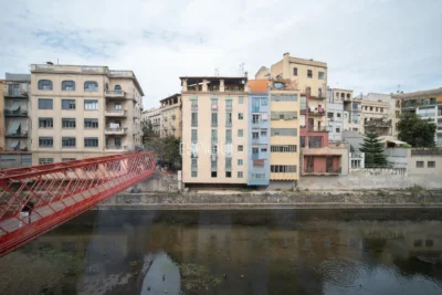 Bloque en venta en plena Rambla de Girona.