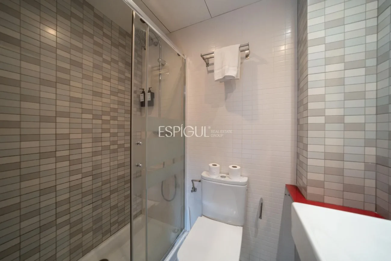 Bloque en venta en plena Rambla de Girona.