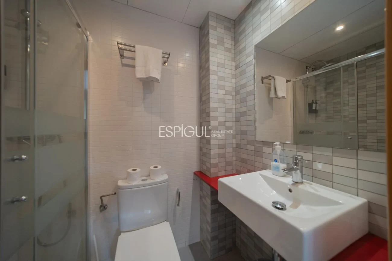 Bloque en venta en plena Rambla de Girona.