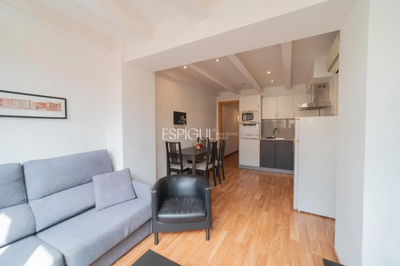 Bloque en venta en plena Rambla de Girona.