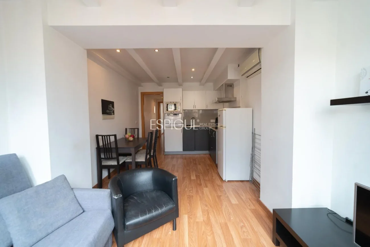 Bloque en venta en plena Rambla de Girona.
