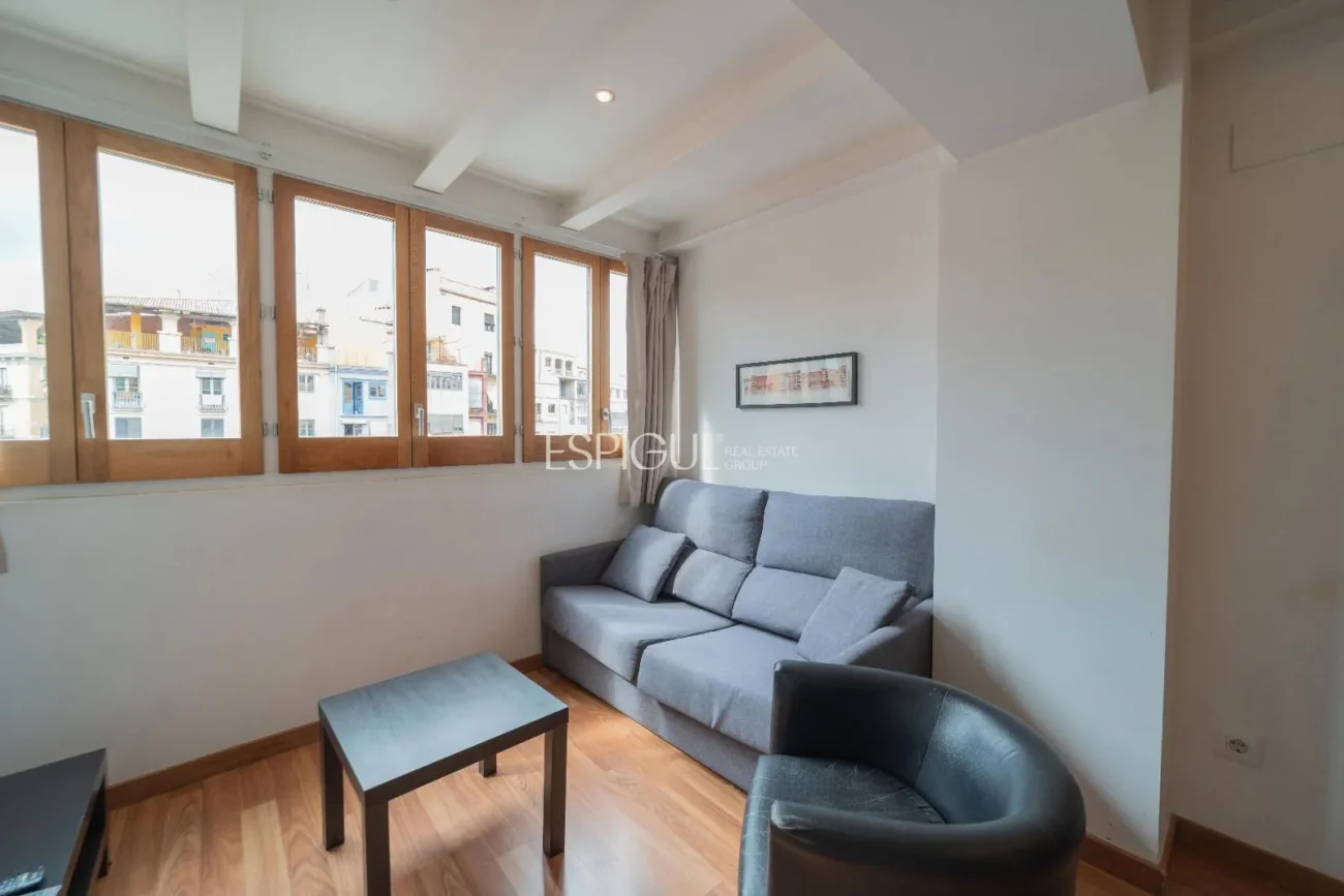 Bloque en venta en plena Rambla de Girona.