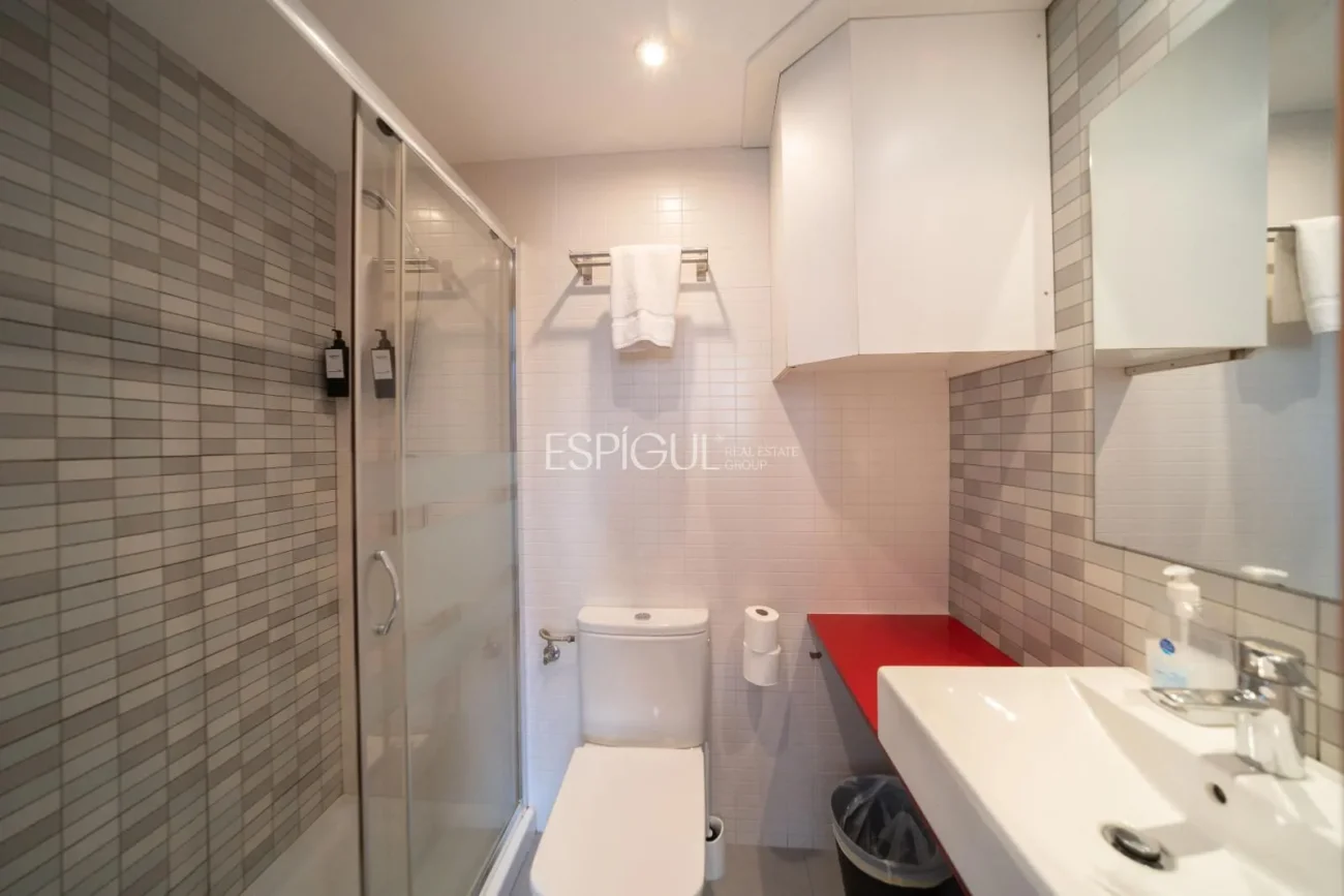 Bloque en venta en plena Rambla de Girona.