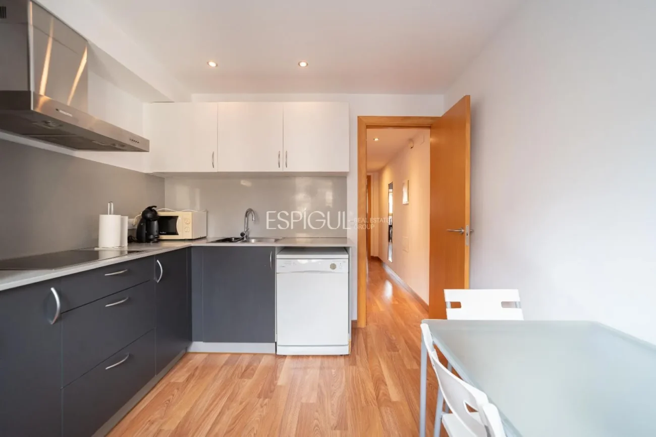 Bloque en venta en plena Rambla de Girona.