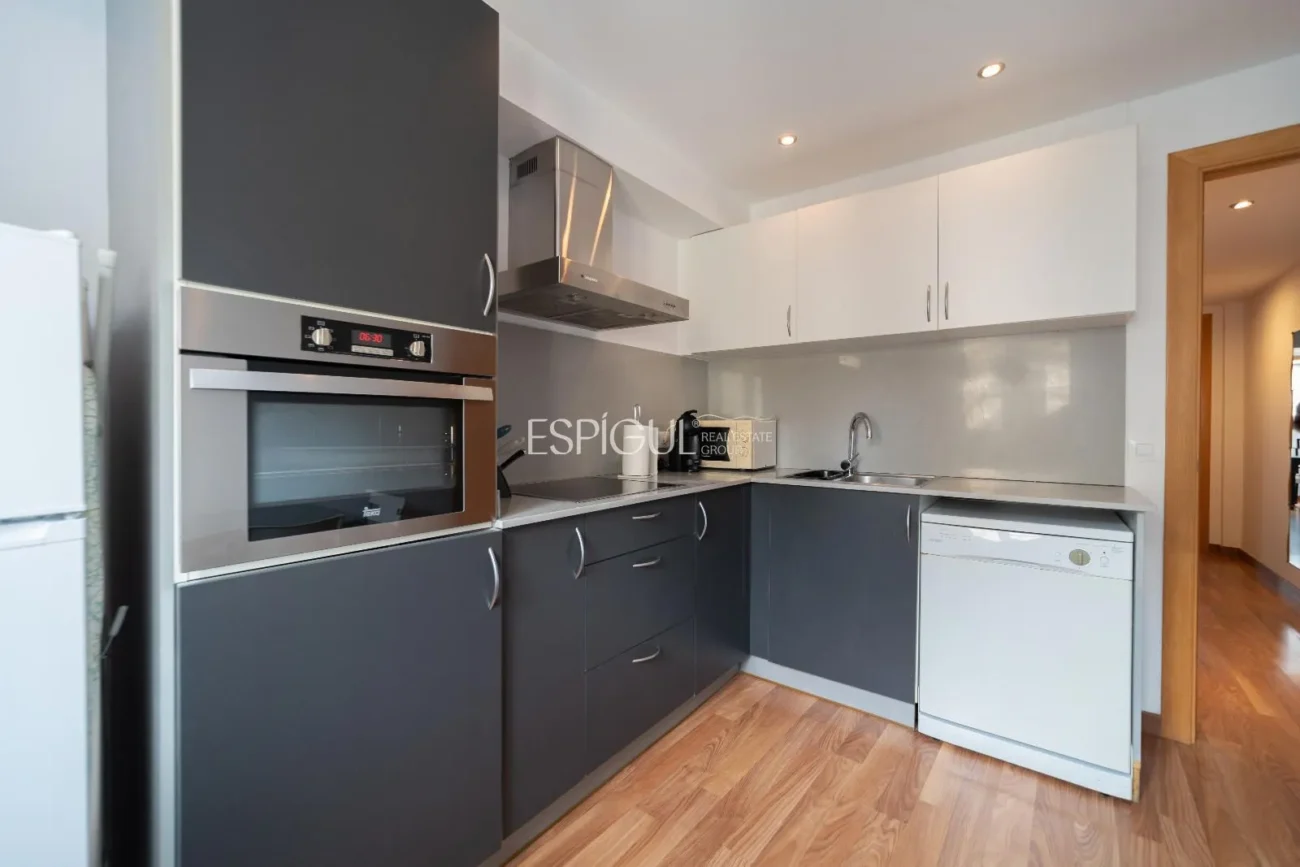 Bloque en venta en plena Rambla de Girona.