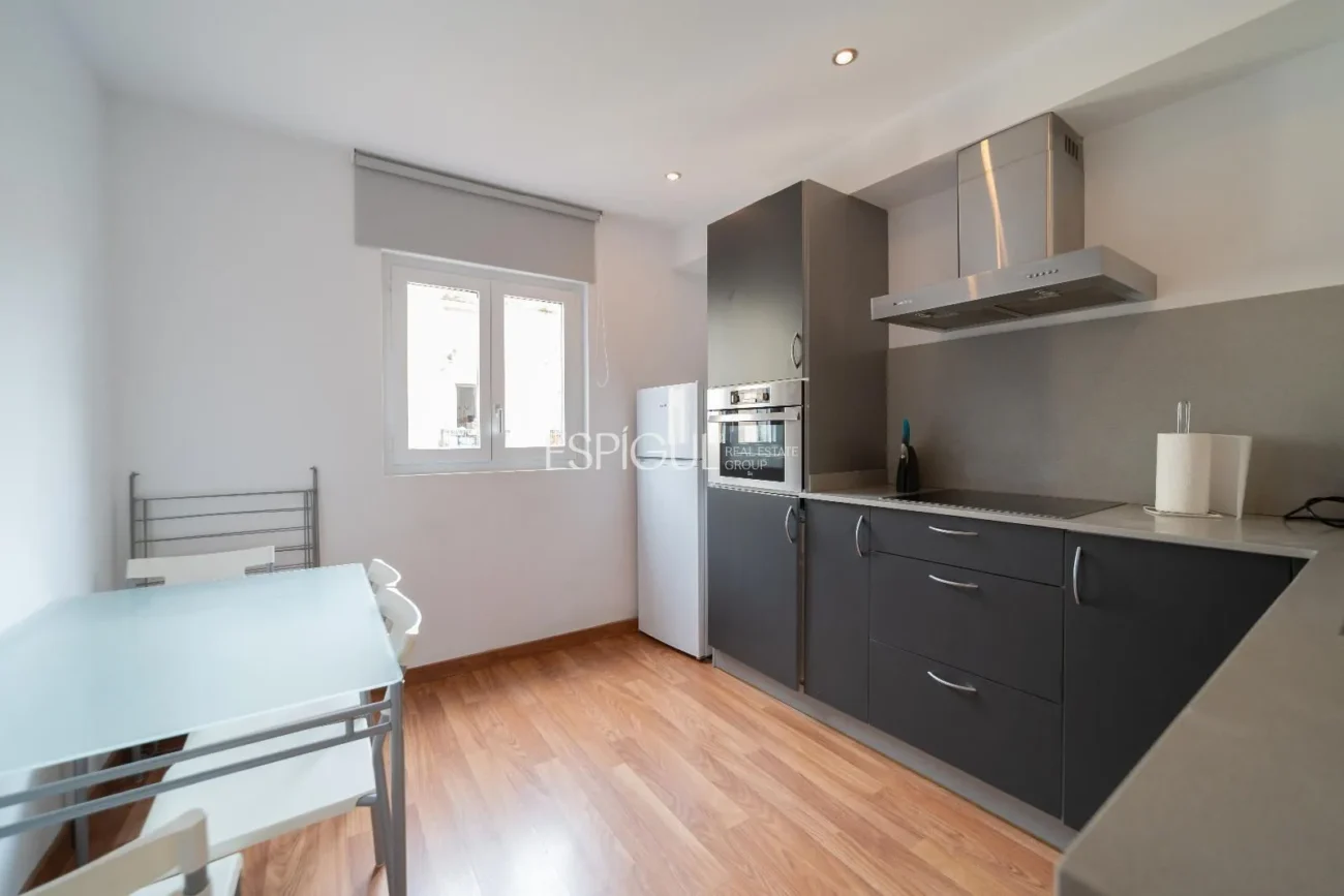 Bloque en venta en plena Rambla de Girona.