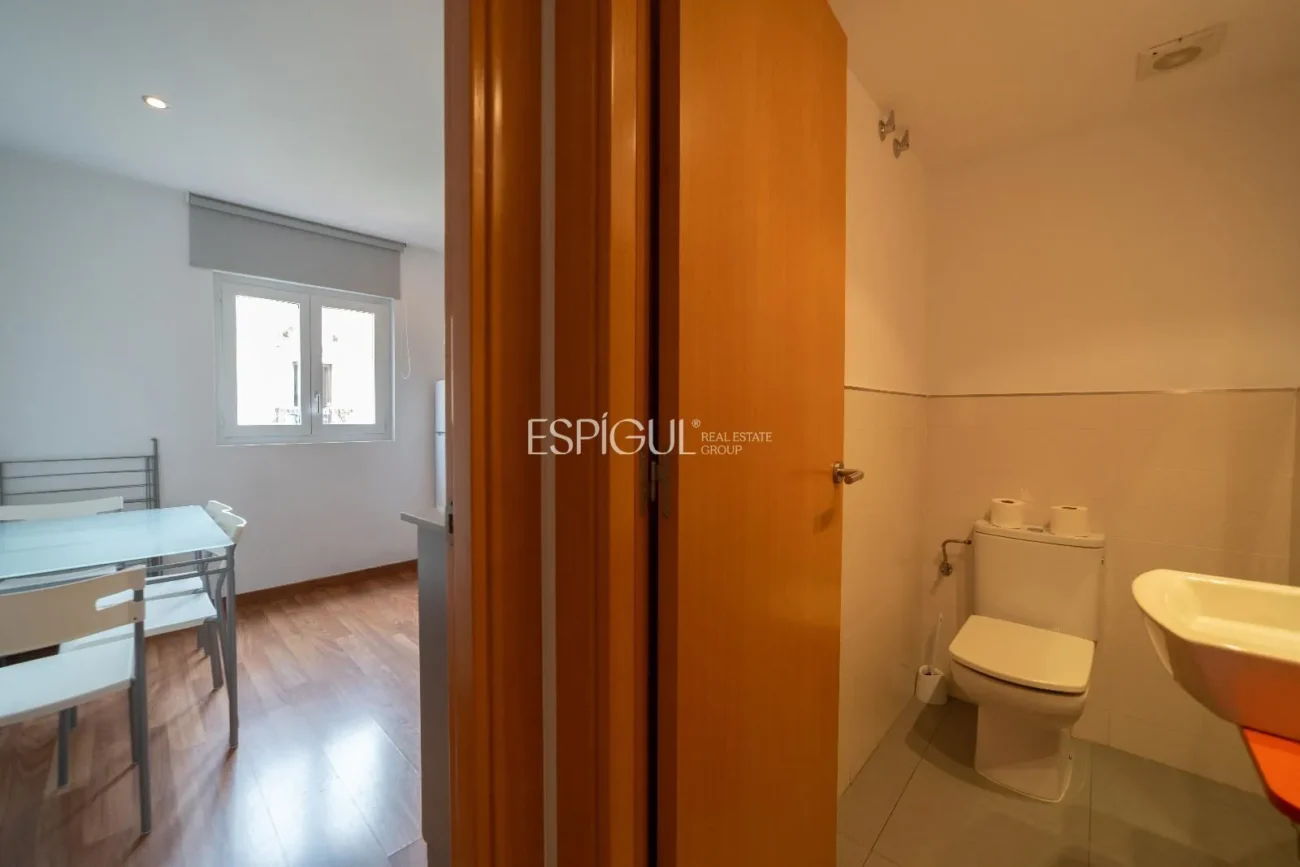Bloque en venta en plena Rambla de Girona.