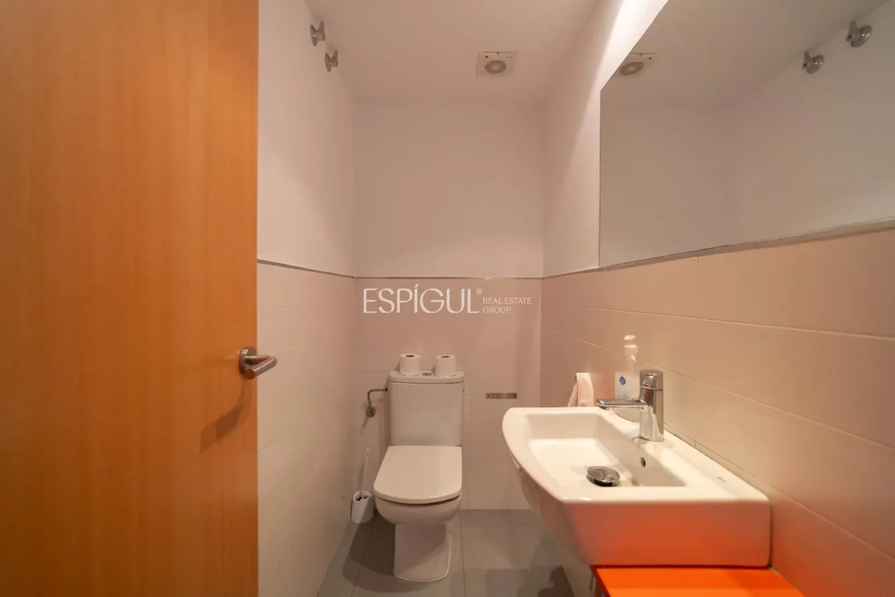Bloque en venta en plena Rambla de Girona.