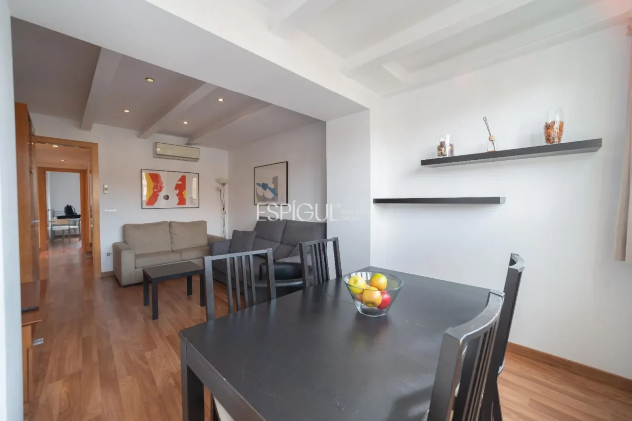 Bloque en venta en plena Rambla de Girona.