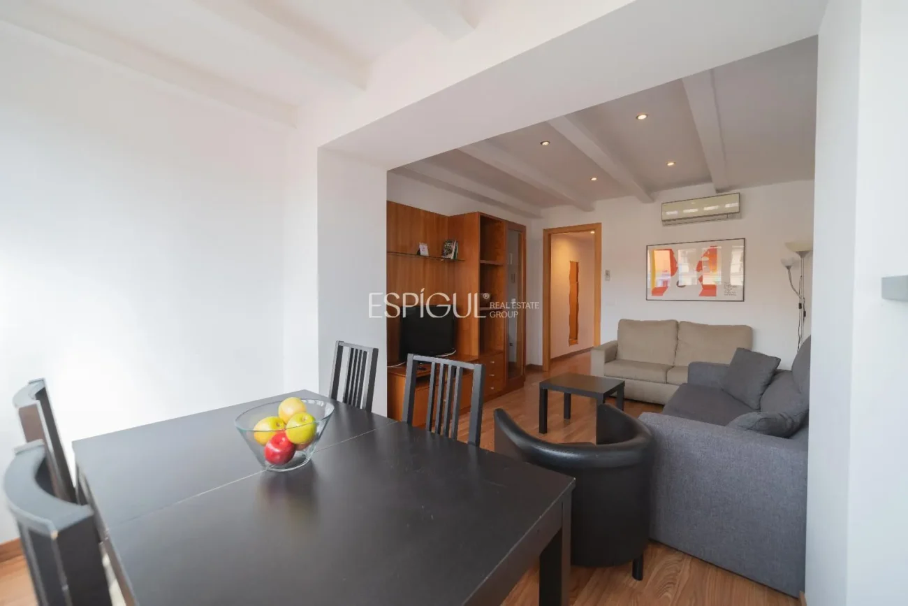 Bloque en venta en plena Rambla de Girona.