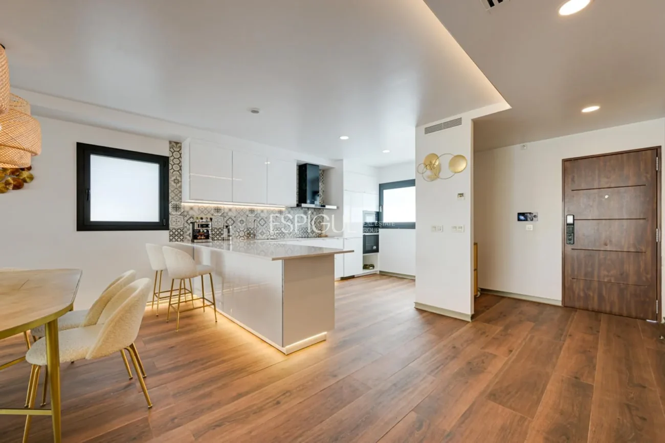 Casa aparellada d’obra nova amb vistes al mar a Montgat
