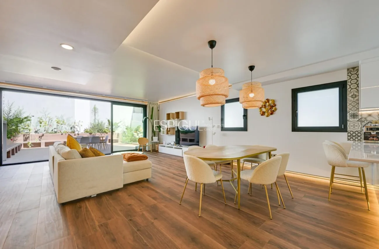 Casa aparellada d’obra nova amb vistes al mar a Montgat