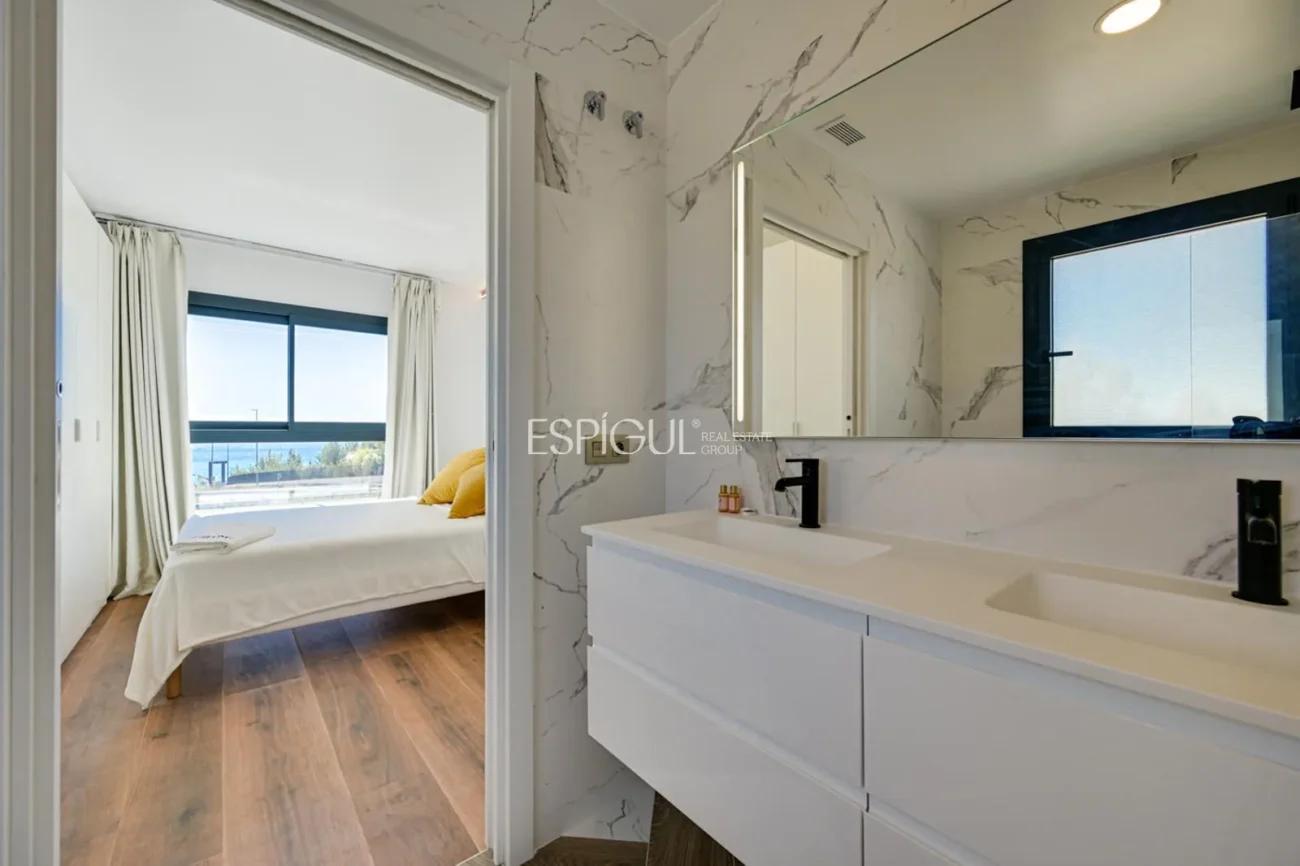 Casa aparellada d’obra nova amb vistes al mar a Montgat