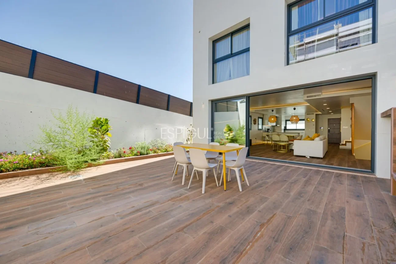Casa pareada de obra nueva con vistas al mar en Montgat