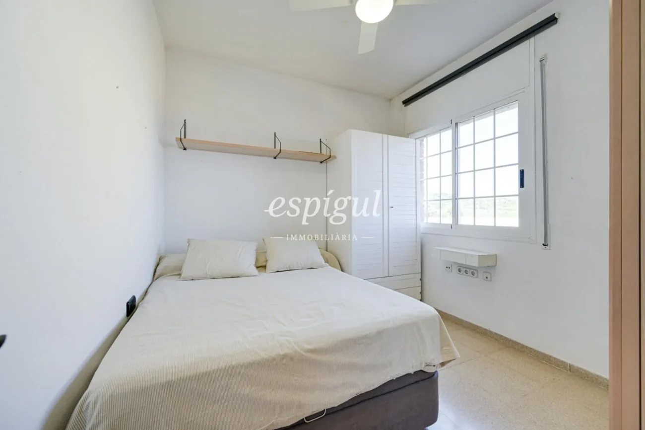Encantadora casa pareada en Tiana con jardín privado, buhardilla y vistas al mar