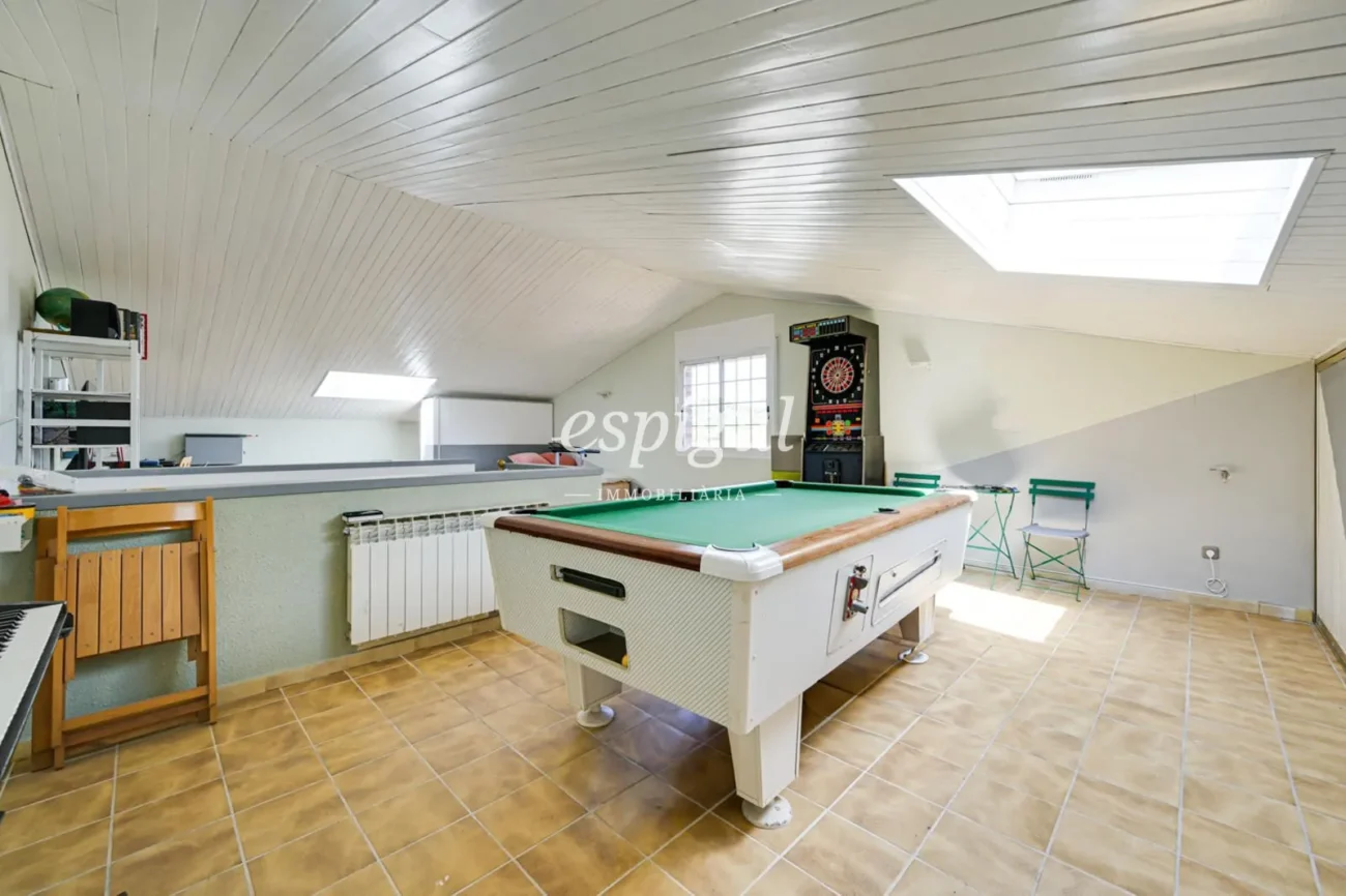 Encantadora casa pareada en Tiana con jardín privado, buhardilla y vistas al mar