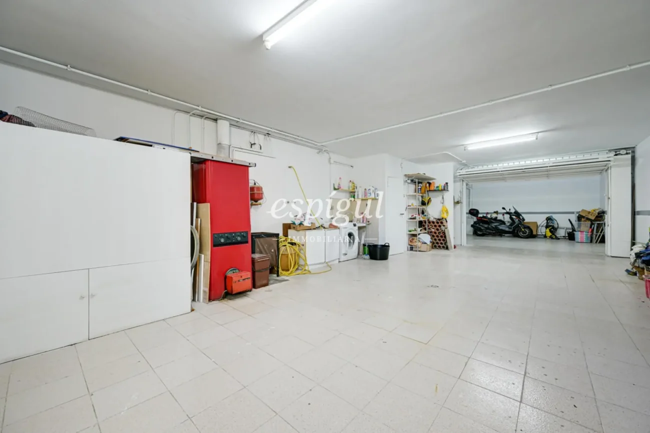 Encantadora casa pareada en Tiana con jardín privado, buhardilla y vistas al mar