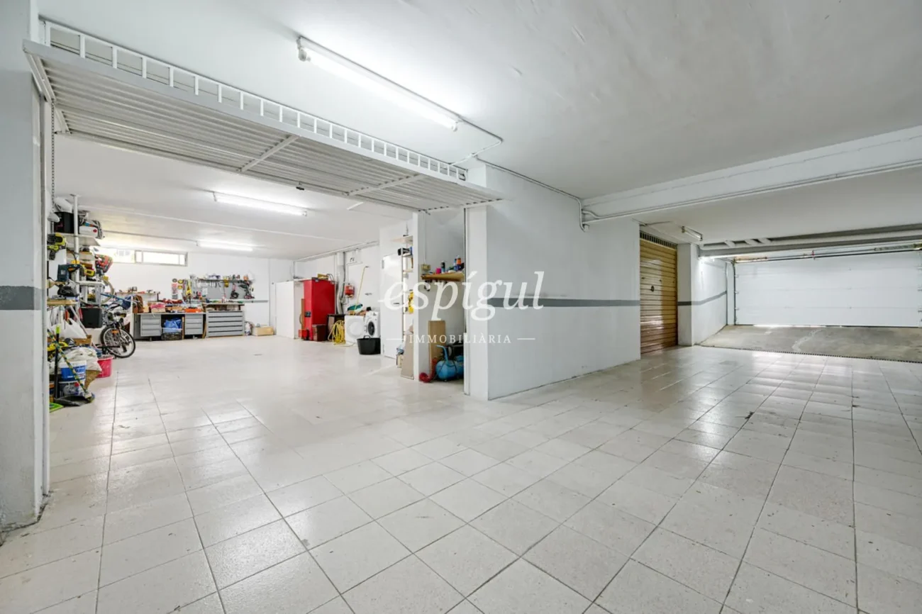 Encantadora casa pareada en Tiana con jardín privado, buhardilla y vistas al mar