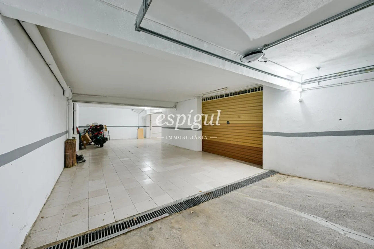 Encantadora casa pareada en Tiana con jardín privado, buhardilla y vistas al mar