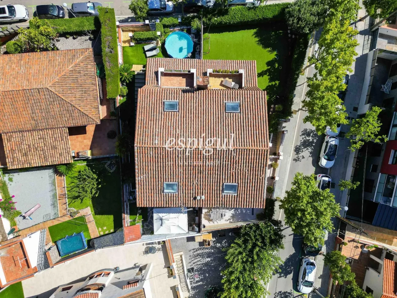 Encantadora casa pareada en Tiana con jardín privado, buhardilla y vistas al mar