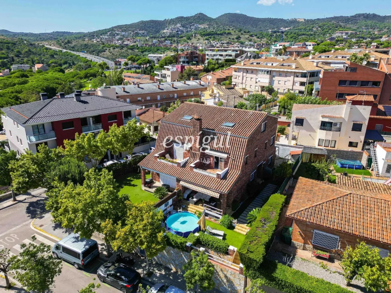 Charmante maison jumelée à Tiana avec jardin privé, combles et vue sur la mer