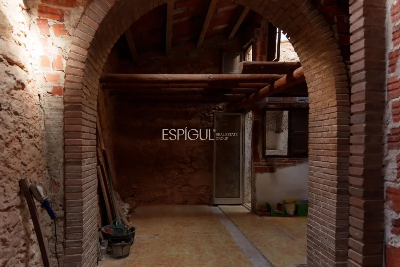 Studio apartment in Sant Daniel in need of renovation