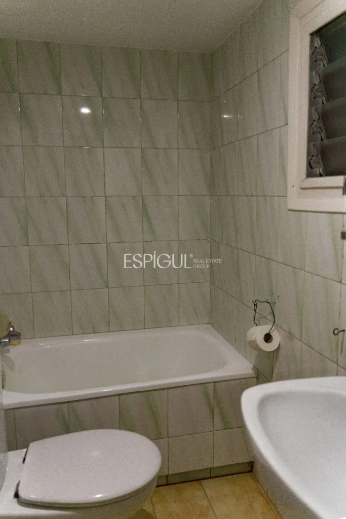 Studio apartment in Sant Daniel in need of renovation