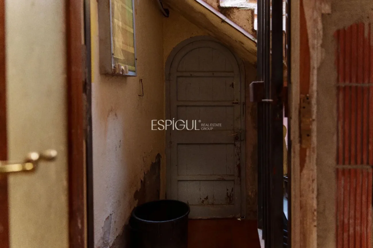 Studio apartment in Sant Daniel in need of renovation