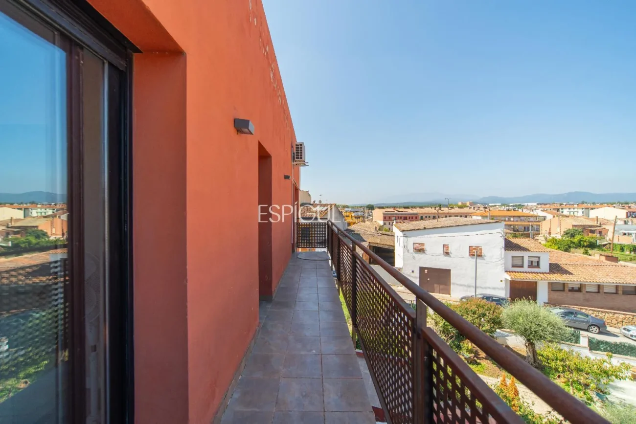 Excelente dúplex con terraza en Sils