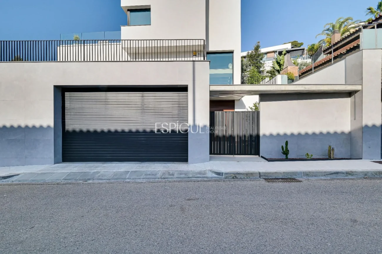 Exclusiva casa con vistas al mar y piscina privada en Santa Susanna