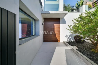 Exclusiva casa con vistas al mar y piscina privada en Santa Susanna