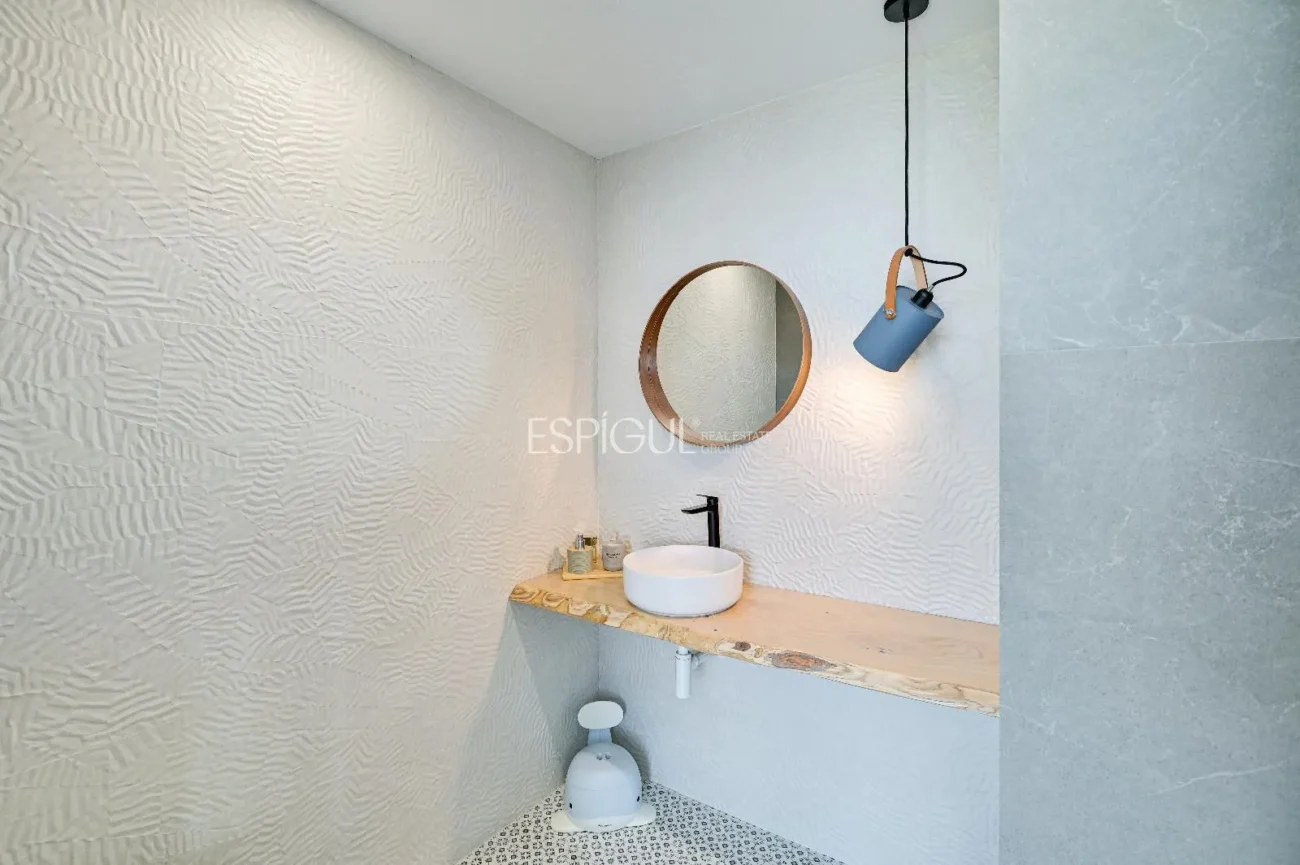 Exclusiva casa con vistas al mar y piscina privada en Santa Susanna