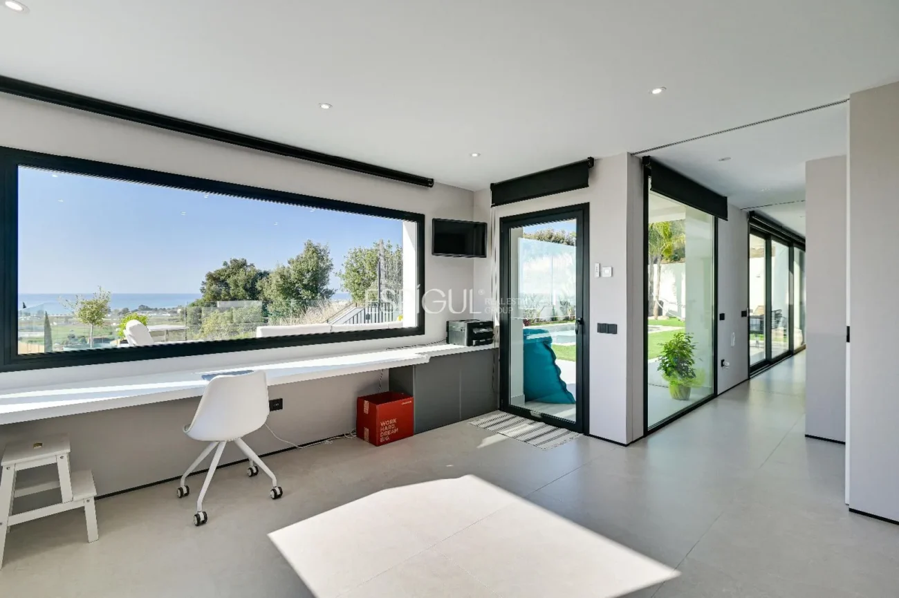 Exclusiva casa con vistas al mar y piscina privada en Santa Susanna