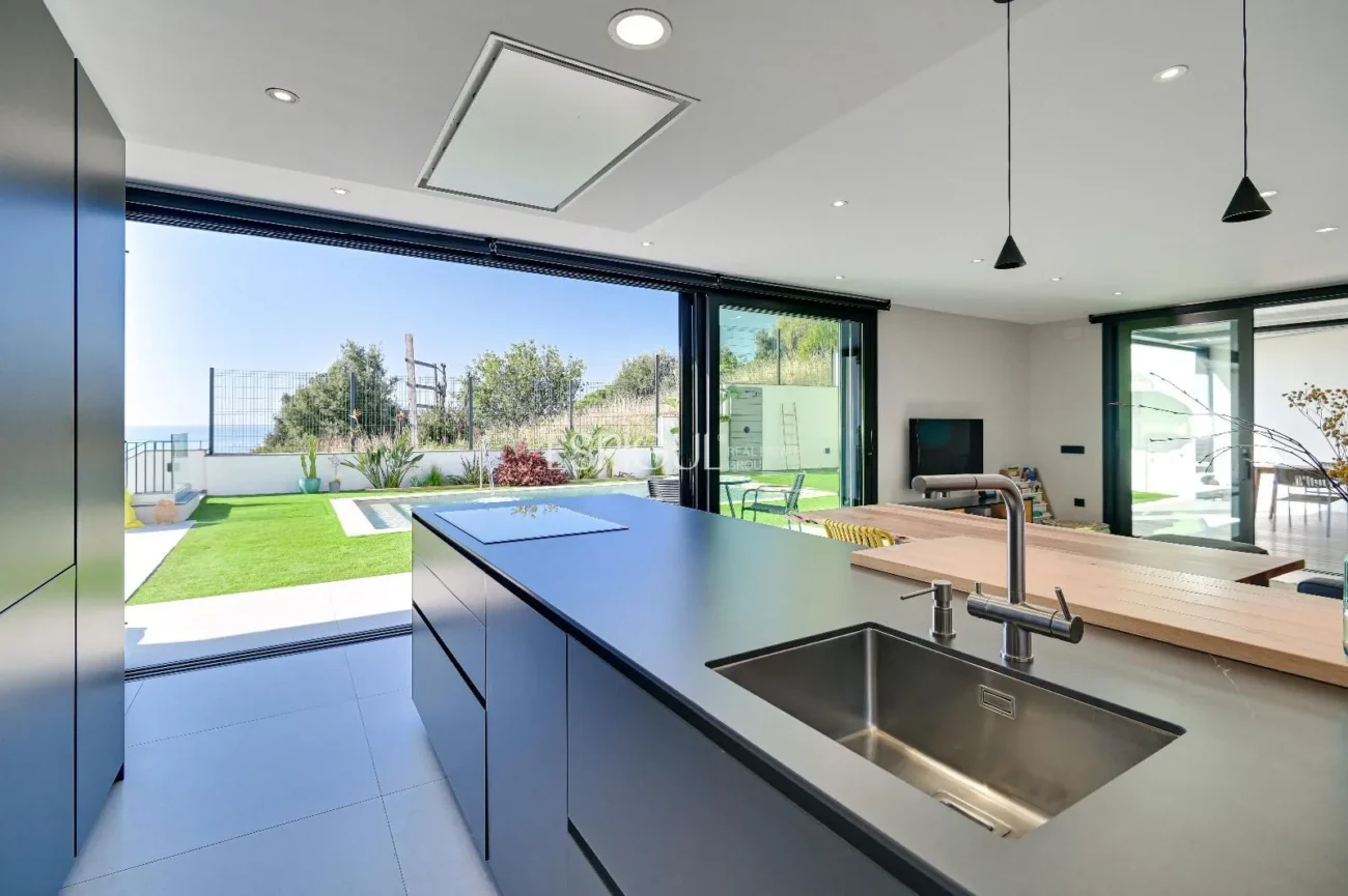 Exclusiva casa con vistas al mar y piscina privada en Santa Susanna