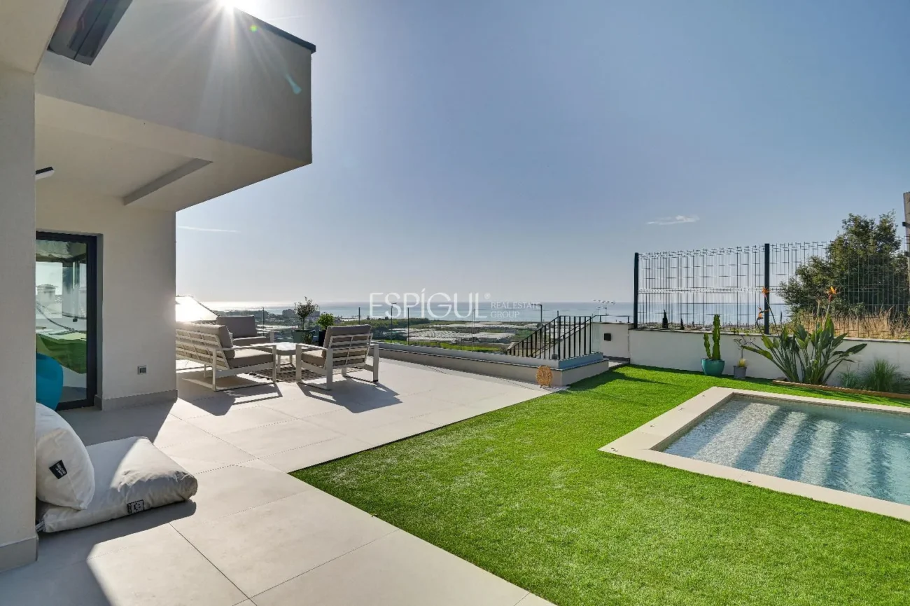 Exclusiva casa con vistas al mar y piscina privada en Santa Susanna
