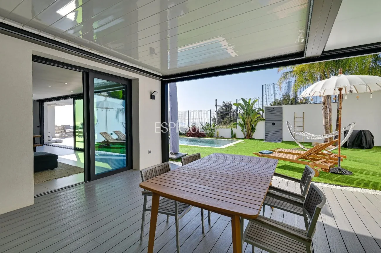 Exclusiva casa con vistas al mar y piscina privada en Santa Susanna