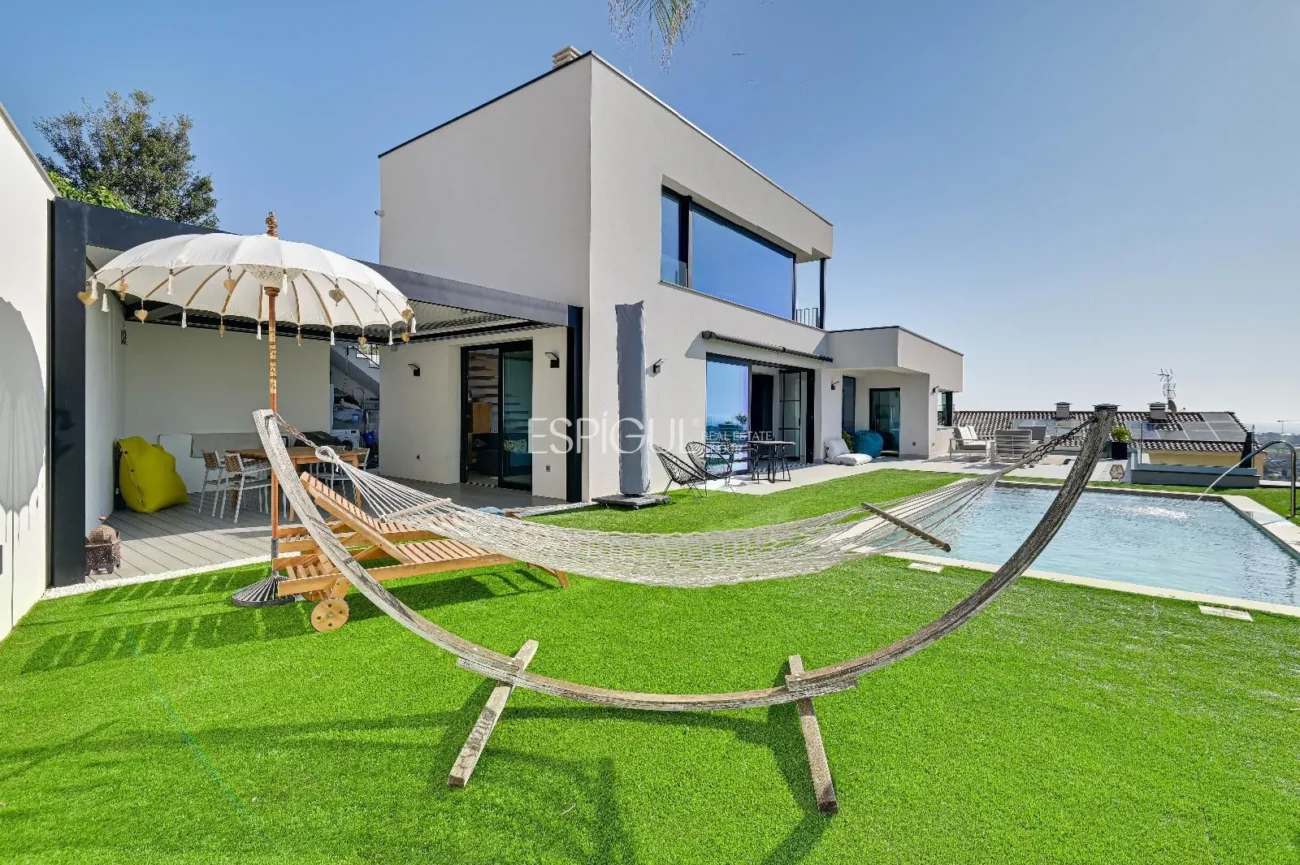 Exclusiva casa  amb vistes al mar i piscina privada a Santa Susanna