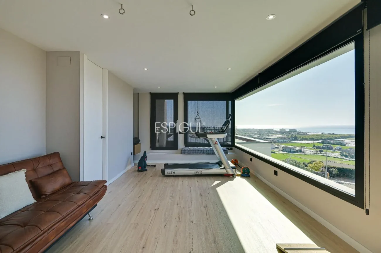 Exclusiva casa con vistas al mar y piscina privada en Santa Susanna