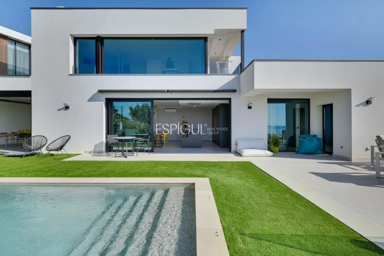 Exclusiva casa con vistas al mar y piscina privada en Santa Susanna