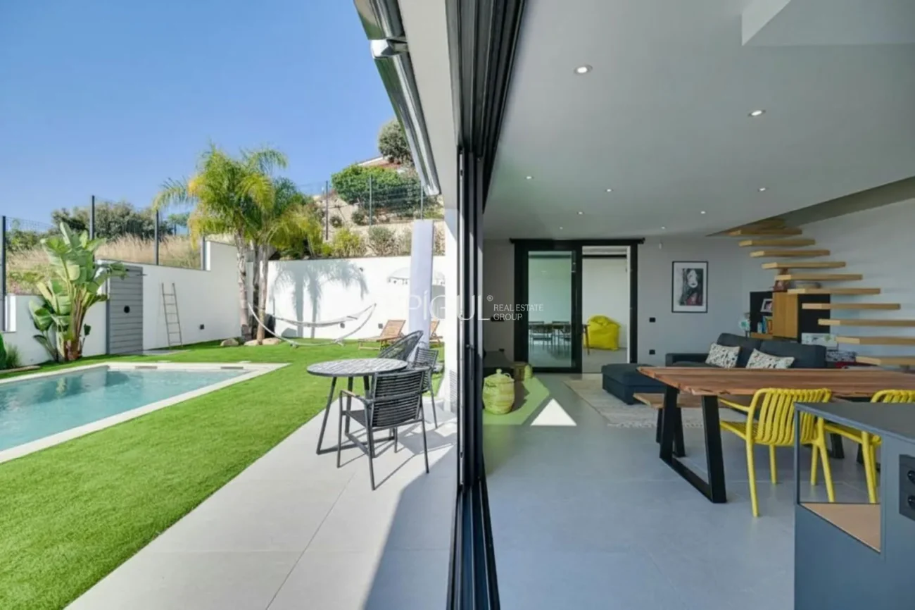 Exclusiva casa con vistas al mar y piscina privada en Santa Susanna