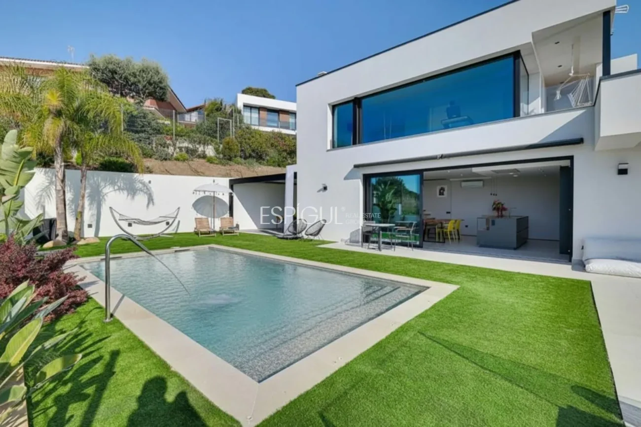 Exclusiva casa  amb vistes al mar i piscina privada a Santa Susanna