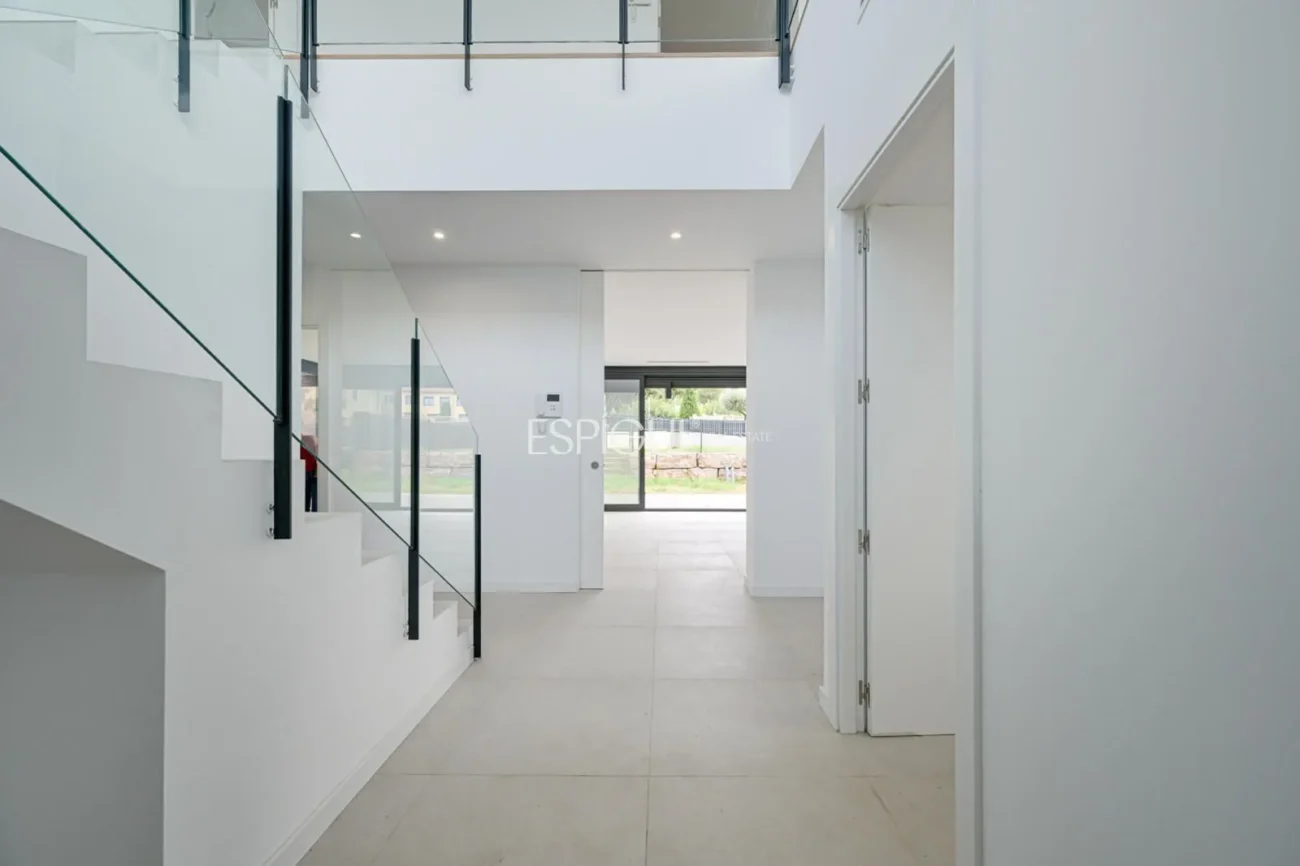 Exclusiva casa unifamiliar d’obra nova a la urbanització Can Quirze, Mataró