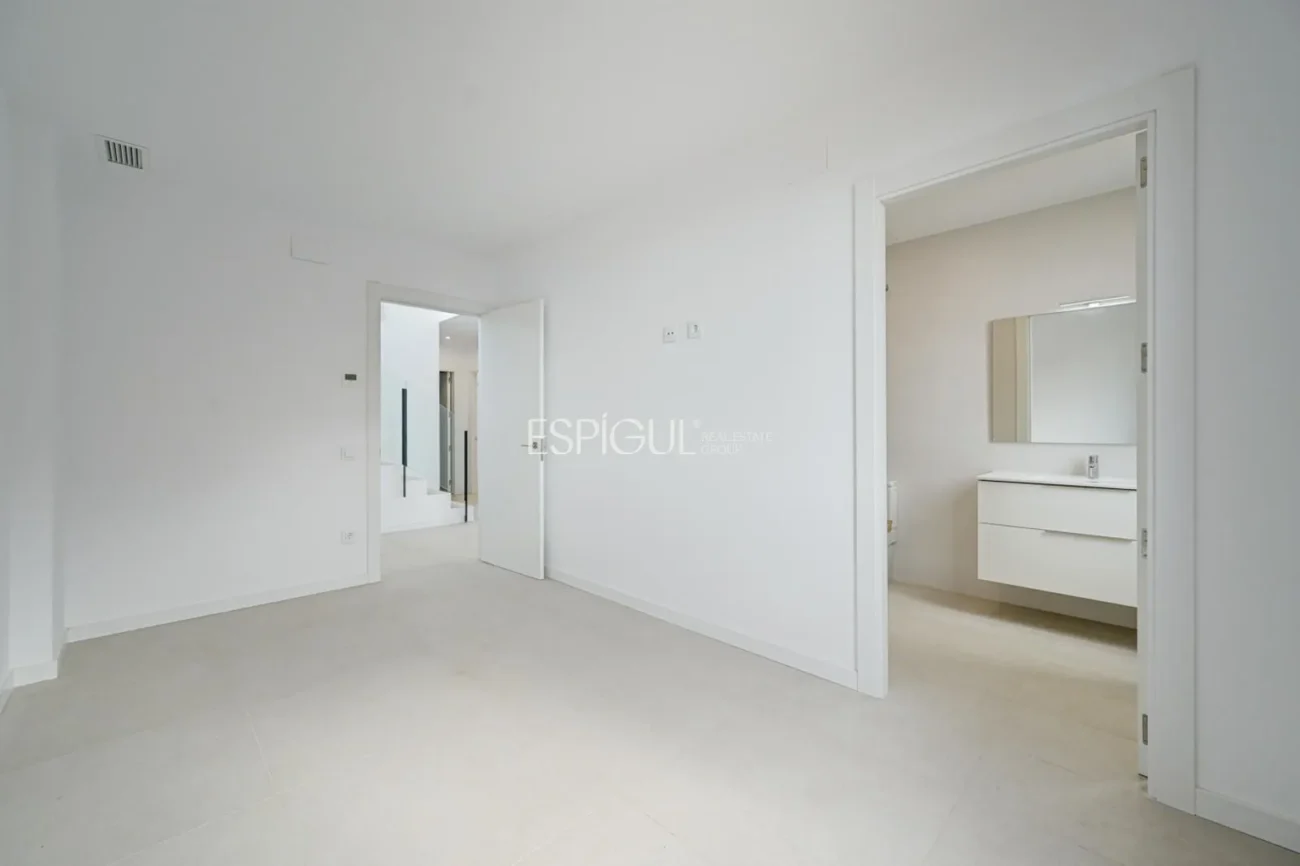 Exclusiva casa unifamiliar d’obra nova a la urbanització Can Quirze, Mataró