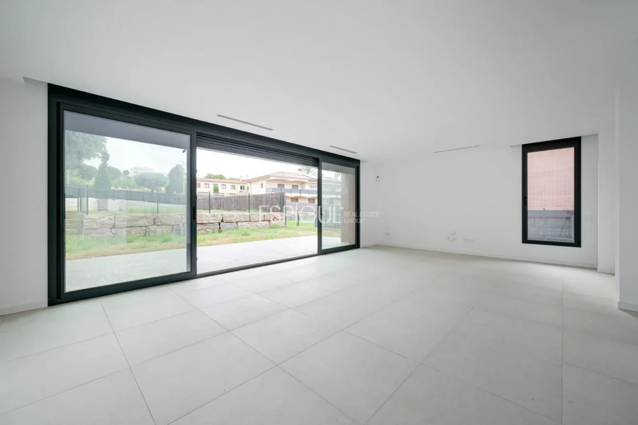 Exclusiva casa unifamiliar d’obra nova a la urbanització Can Quirze, Mataró