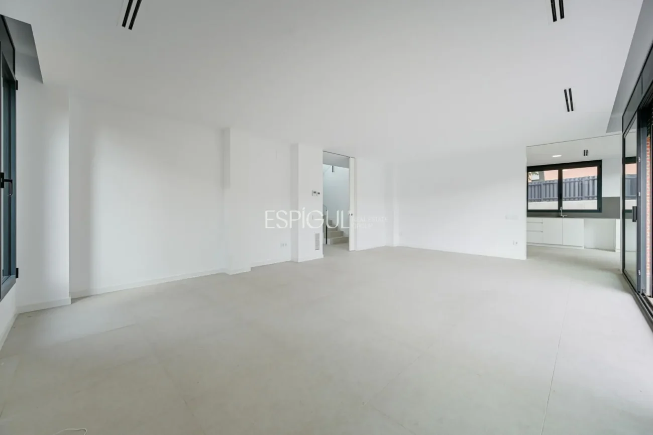 Exclusiva casa unifamiliar d’obra nova a la urbanització Can Quirze, Mataró
