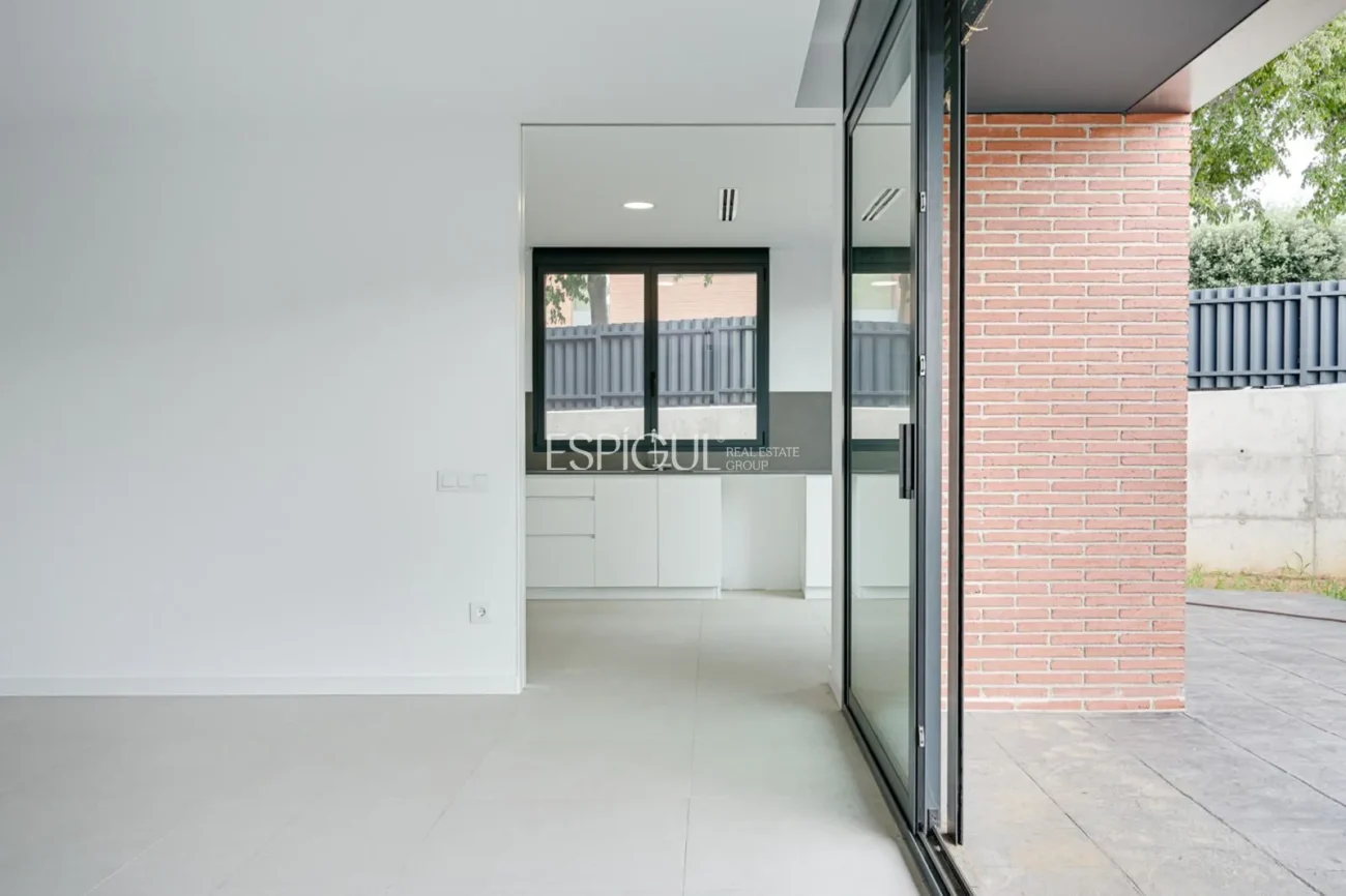 Exclusiva casa unifamiliar d’obra nova a la urbanització Can Quirze, Mataró