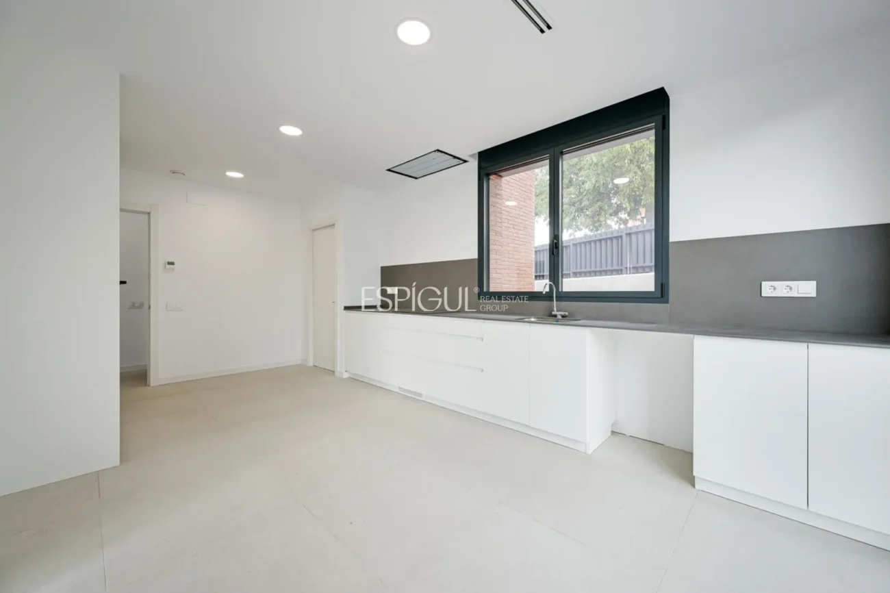 Exclusiva casa unifamiliar d’obra nova a la urbanització Can Quirze, Mataró