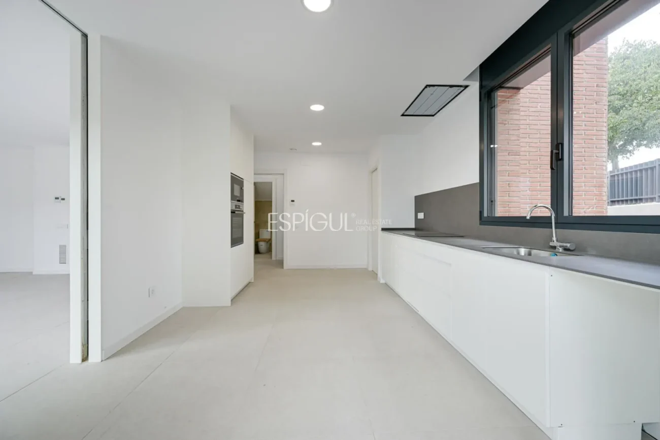 Exclusiva casa unifamiliar d’obra nova a la urbanització Can Quirze, Mataró
